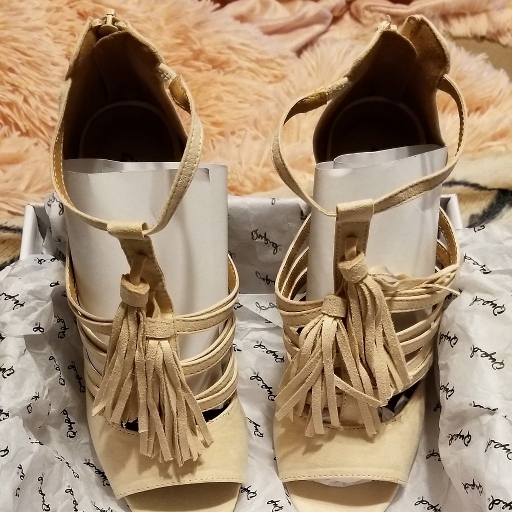 Qupid Fringe front Heels - Picture 2 of 3